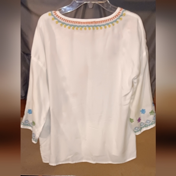 Sharon Young boho style 3/4 inch sleeved, embroidered shirt - Picture 4 of 6